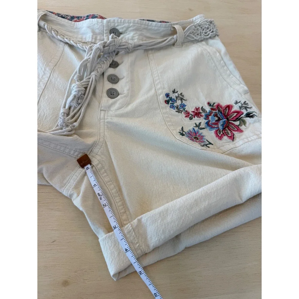 Sundance Floral Embroidered Shorts Cream Ivory Braided Belt Button Fly Size 2